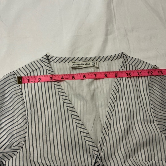 NWOT Abercrombie and Fitch Women’s White and Blue stripe blouse Size S - Picture 5 of 8